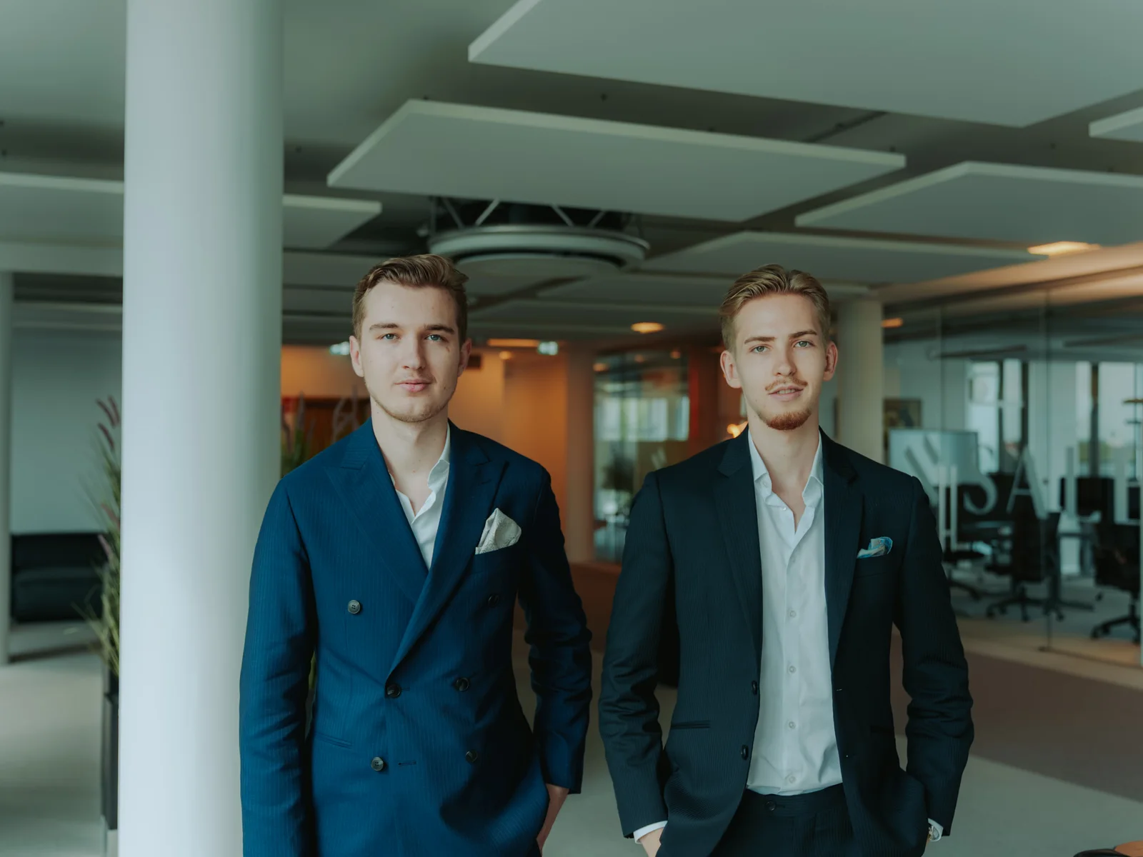 Kollegen von Heidemann & Elbe im Büroalltag